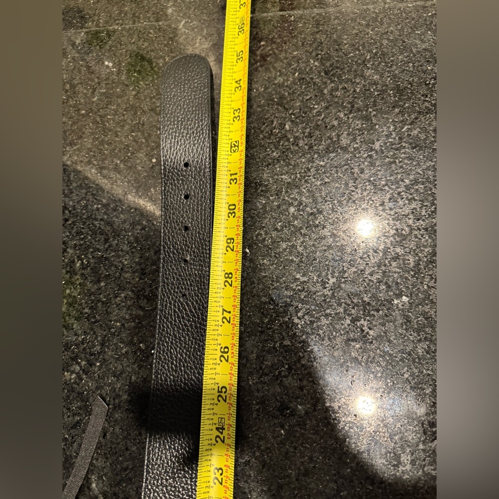Gucci Black and Pink Belt with Gold GG Buckle - Authentic
Reposhed - Picture 3 of 9
